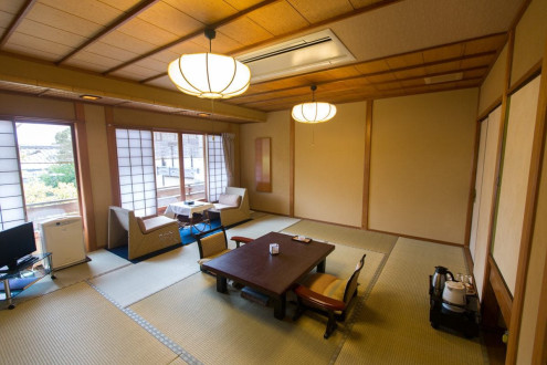 Welcome to our 12 mat room at the Benkei traditional inn