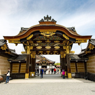 The main palace gate at Nijo-jo (Nijo Castle)