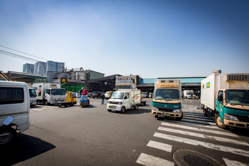 Your mission: get inside Tsukiji without getting run over.