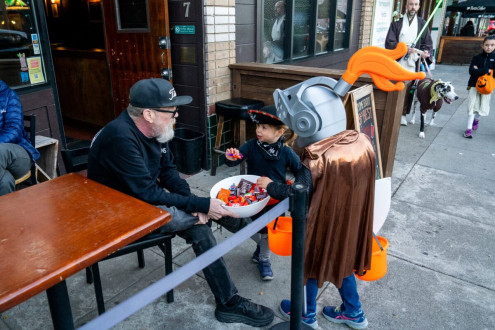 Trick or treating at the local bar #livinginthecity
